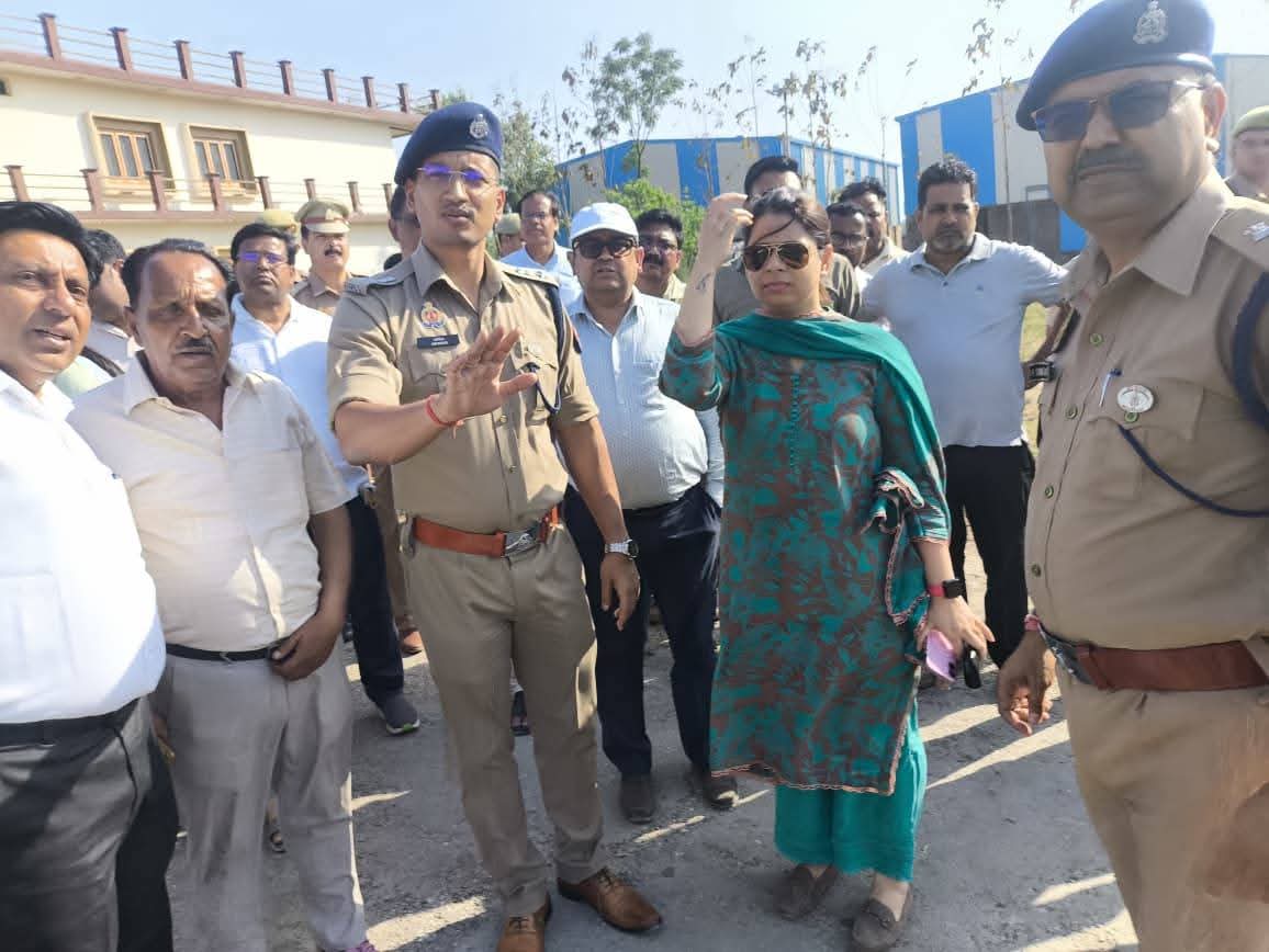 सीएम के प्रस्तावित दौरे से पहले डीएम जसजीत कौर ने किया सभास्थल का निरीक्षण